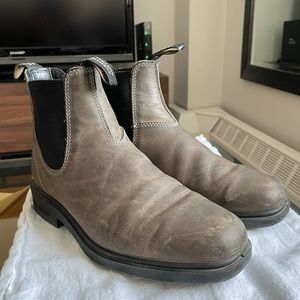 Blundstone Chisel Toe Chelsea Boot
